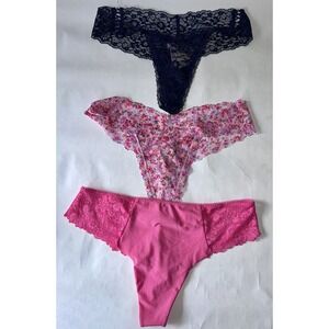 Victoria's Secret &‎ PINK Lace Thong string panties - size M/L